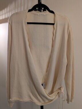 Neuflora Cream Wrap Sweater
